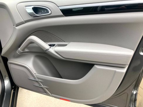 Used 2014 Porsche Cayenne AWD/4WD image 23