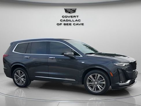 Used 2022 Cadillac XT6 Premium Luxury image 12