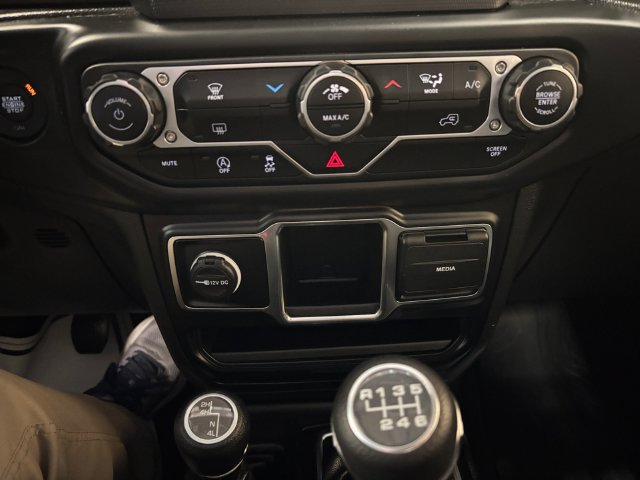 Used 2023 Jeep Gladiator Sport w/ Trailer Tow Package AWD/4WD image 21