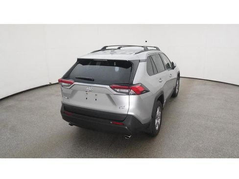 Used 2025 Toyota RAV4 XLE image 9