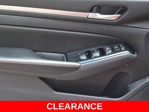 Used 2024 Nissan Altima 2.5 SR FWD image 13