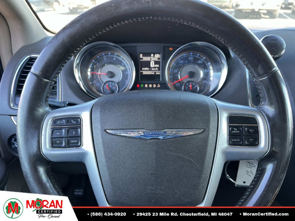 Used 2015 Chrysler Town & Country Touring FWD image 19