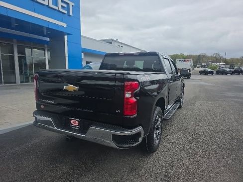 Used 2024 Chevrolet Silverado 1500 LT AWD/4WD image 3