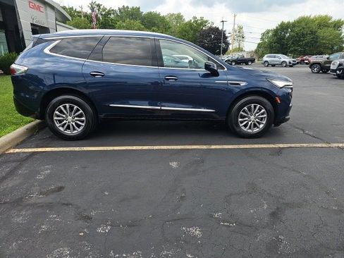 Used 2022 Buick Enclave Essence image 8