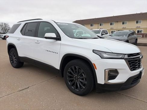 Used 2023 Chevrolet Traverse RS w/ LPO, Floor Liner Package image 1