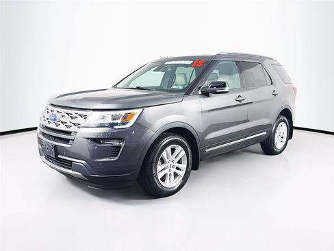 Used 2018 Ford Explorer XLT w/ Equipment Group 202A AWD/4WD image 7
