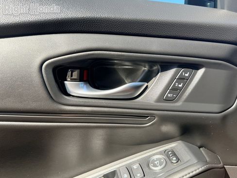 Used 2025 Honda Accord Sport image 19