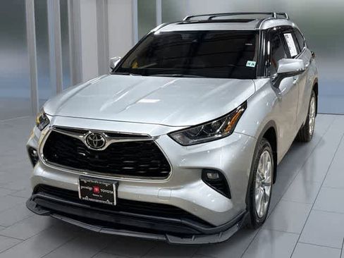 Used 2021 Toyota Highlander Limited AWD/4WD image 1