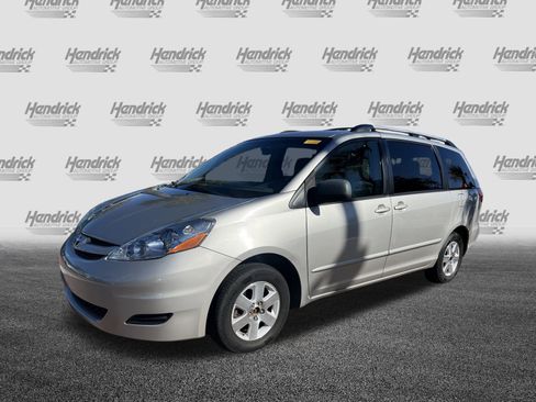 Used 2009 Toyota Sienna LE image 5