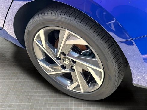 New 2025 Hyundai Elantra SEL image 17