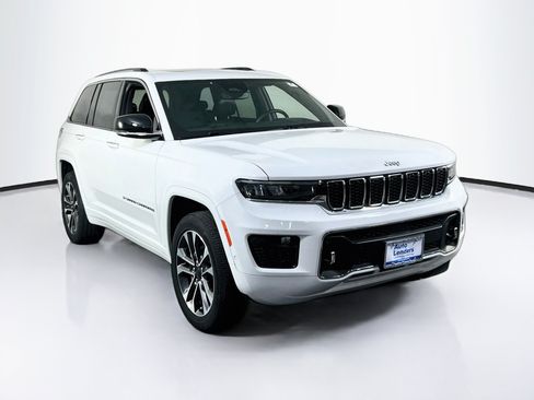 Used 2023 Jeep Grand Cherokee Overland AWD/4WD image 3