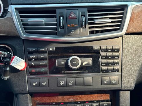 Used 2010 Mercedes-Benz E 550 Sedan image 19
