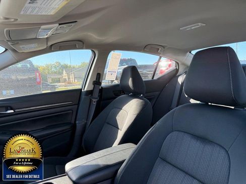 Used 2025 Nissan Altima 2.5 SV image 9