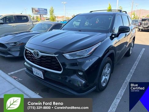 Used 2022 Toyota Highlander LE AWD/4WD image 3