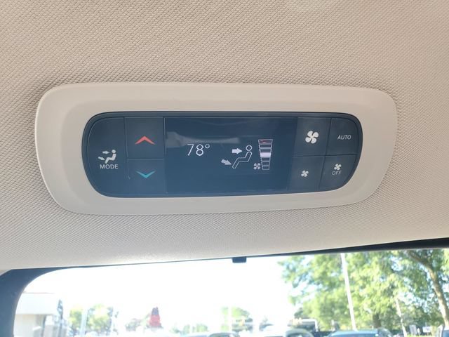 Used 2021 Chrysler Pacifica Touring w/ Cold Weather Group FWD image 29