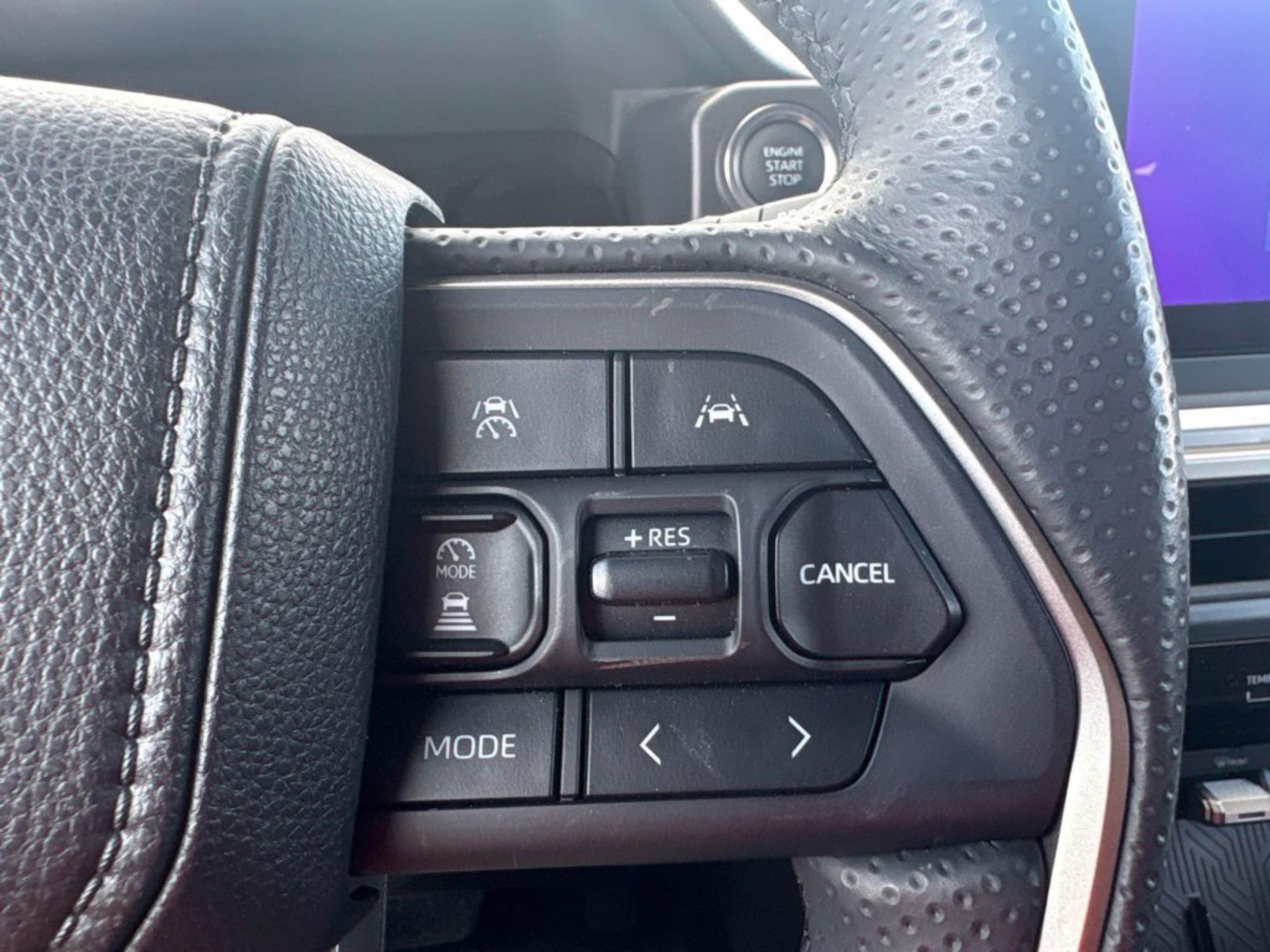 Used 2025 Toyota 4Runner SR5 AWD/4WD image 9