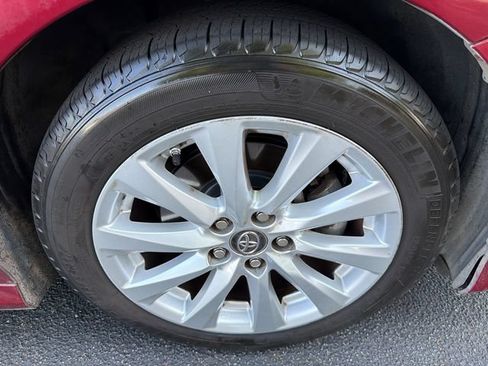 Used 2018 Toyota Camry LE w/ Convenience Package FWD image 12