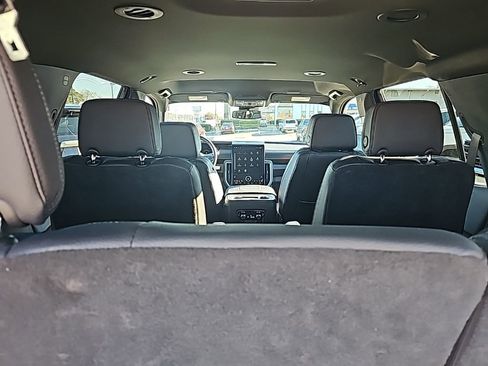 Used 2025 GMC Yukon Denali AWD/4WD image 8