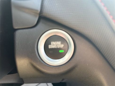 Used 2022 Chevrolet Equinox RS w/ RS Leather Package image 17