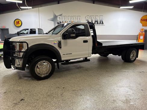 Used 2019 Ford F550 2WD Regular Cab Super Duty image 1