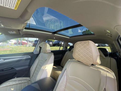 Used 2022 Volkswagen Atlas SEL Premium image 18