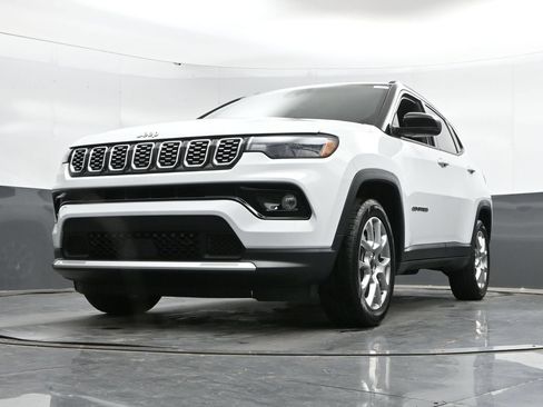 Used 2025 Jeep Compass Limited AWD/4WD image 43