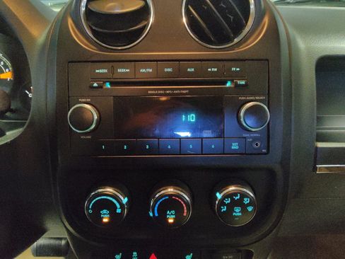 Used 2014 Jeep Patriot Latitude AWD/4WD image 25