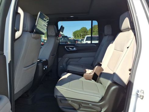 Used 2023 GMC Yukon XL SLT w/ SLT Premium Package image 22