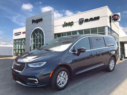 New 2025 Chrysler Pacifica Select image 4