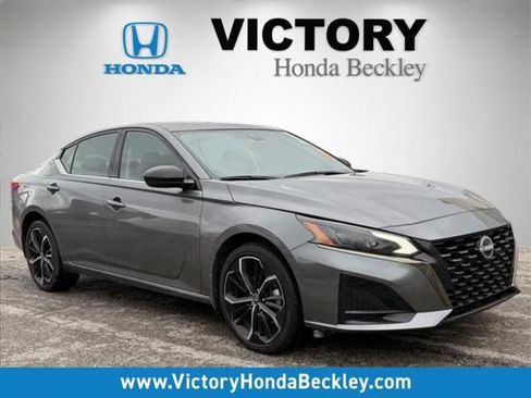 Used 2025 Nissan Altima 2.5 SR AWD/4WD image 1