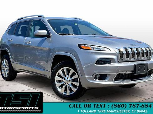 Used 2017 Jeep Cherokee Overland AWD/4WD image 12
