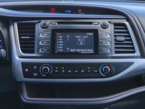 Certified 2018 Toyota Highlander LE FWD image 18