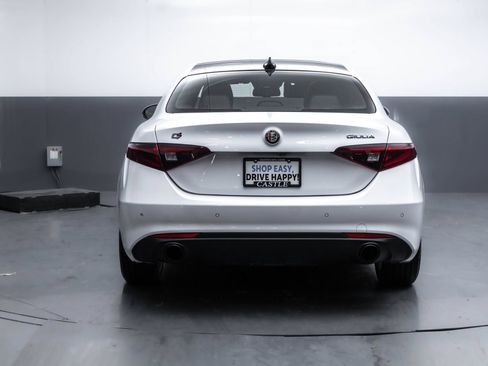 Used 2022 Alfa Romeo Giulia Ti AWD/4WD image 11