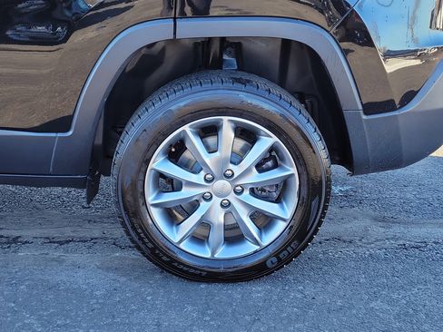 Used 2018 Jeep Cherokee Limited image 5