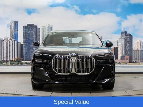 Used 2025 BMW 750e xDrive w/ Premium Package AWD/4WD image 3