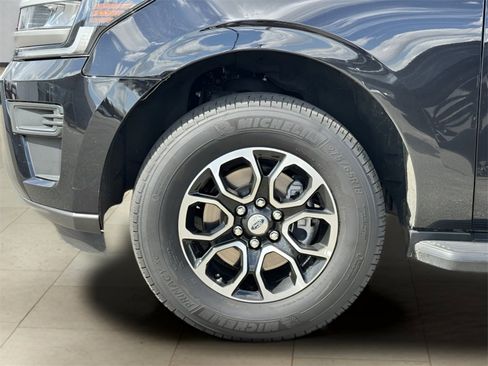 Used 2024 Ford Expedition Max XLT image 32