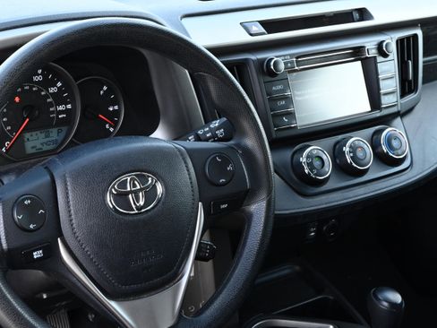 Used 2016 Toyota RAV4 LE image 11