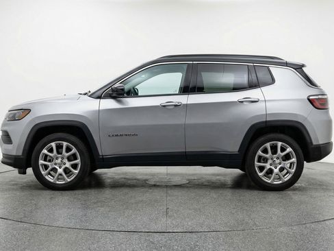 Used 2025 Jeep Compass Limited AWD/4WD image 5