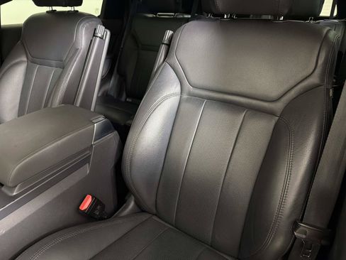 Used 2017 Land Rover Discovery SE AWD/4WD image 17