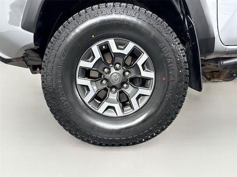 Used 2020 Toyota Tacoma TRD Off-Road AWD/4WD image 38