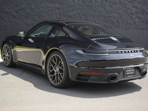 Used 2021 Porsche 911 Carrera RWD image 3