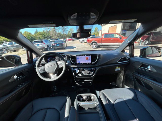 New 2027 Chrysler Pacifica Select FWD image 16