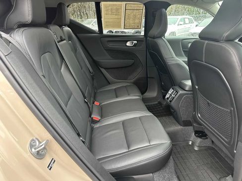 Used 2025 Volvo XC40 B5 Ultra w/ Climate Package image 12