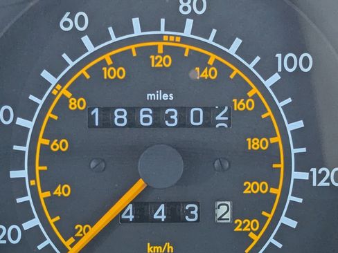 Used 1991 Mercedes-Benz 350 SDL image 2