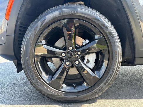 Used 2024 Jeep Grand Cherokee Limited w/ Luxury Tech Group II image 39