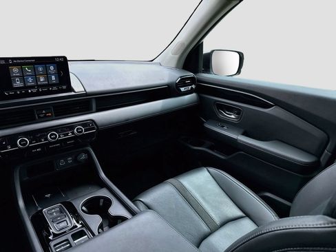 Used 2025 Honda Pilot EX-L image 27