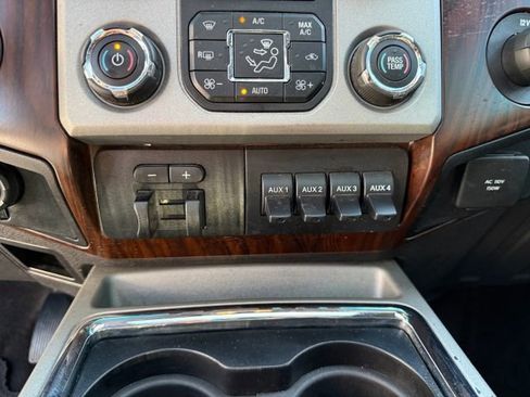 Used 2014 Ford F250 Lariat w/ Lariat Ultimate Package AWD/4WD image 31
