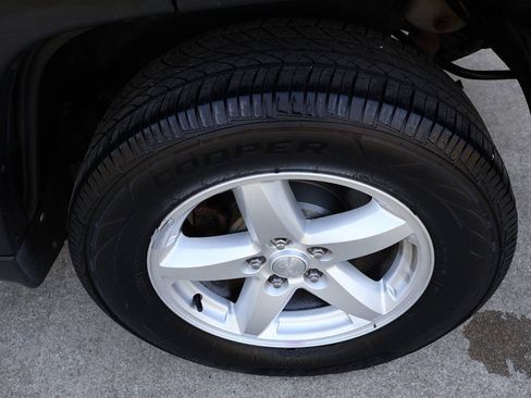 Used 2011 Jeep Liberty Limited AWD/4WD image 28