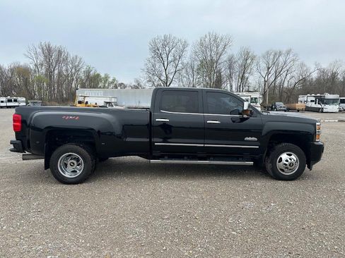 Used 2018 Chevrolet Silverado 3500 High Country w/ Duramax Plus Package image 2