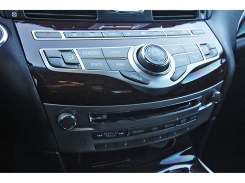 Used 2017 INFINITI Q70 3.7 image 28